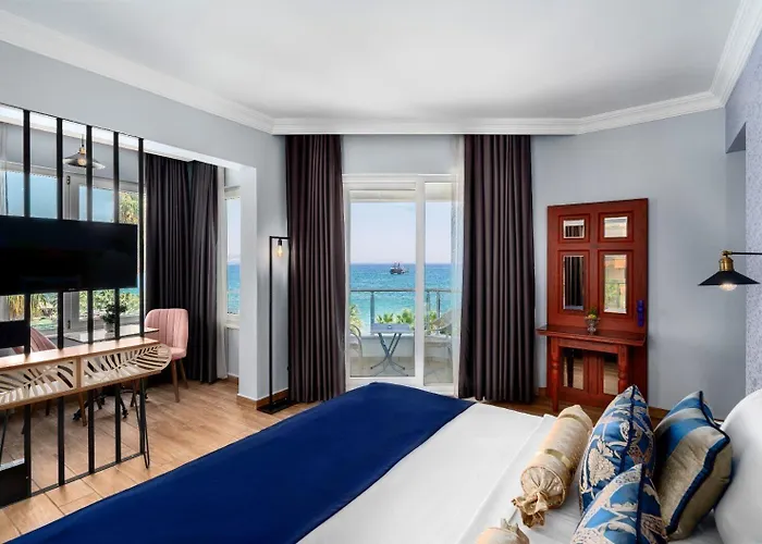 M.c.a Marquis Hotell 3*