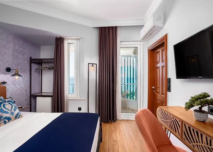 M.c.a Marquis Hotell 3*